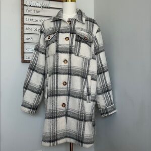 Long Faux Wool Shacket/Jacket Gray & Ivory/White Large Plaid Pattern Lined Large